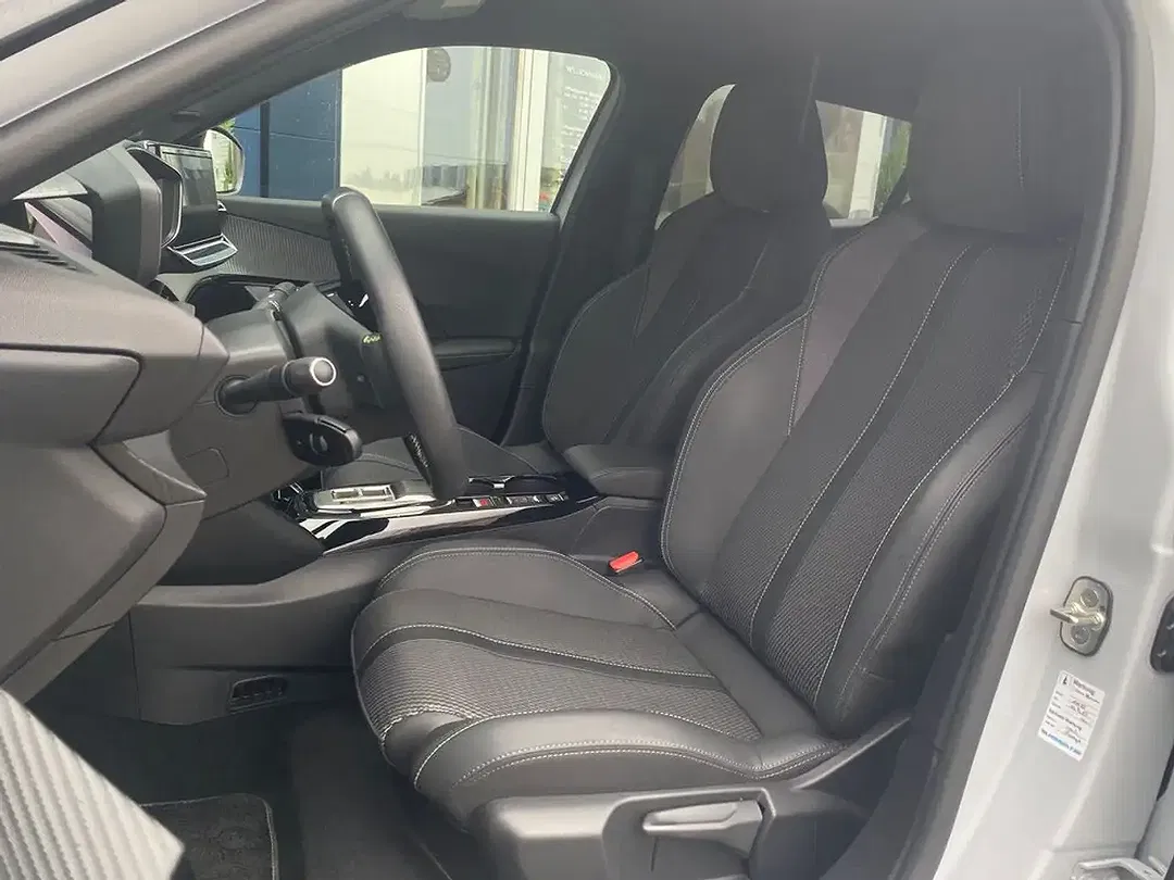 Peugeot 2008 GT - Thumbnail 9
