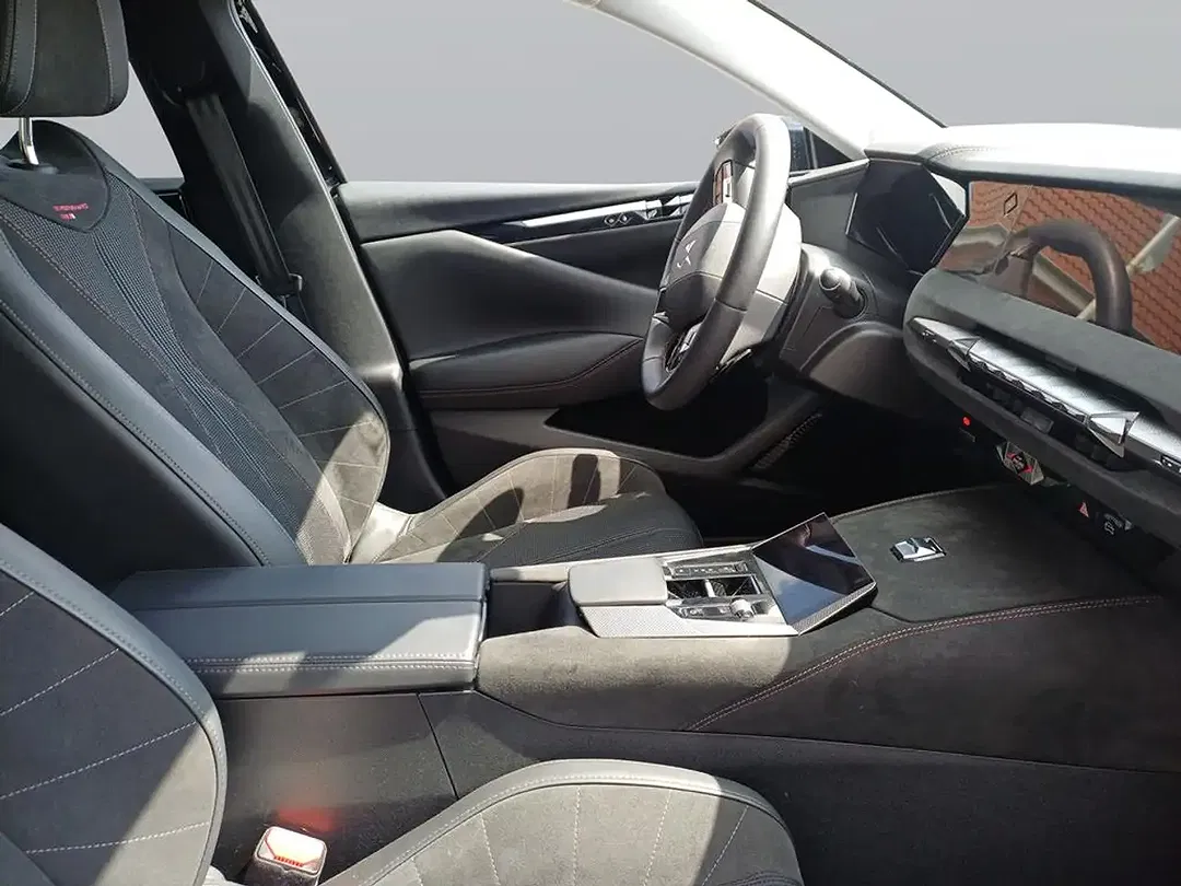 DS Automobiles DS 4 - Thumbnail 11