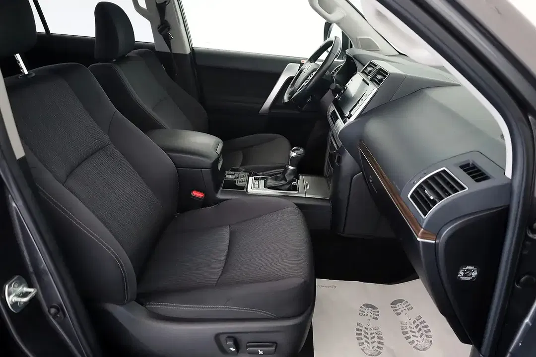 Toyota Land Cruiser Comfort - Thumbnail 3
