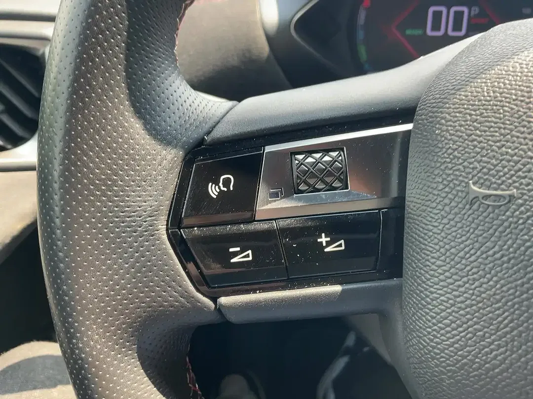 DS Automobiles DS 3 - Thumbnail 17