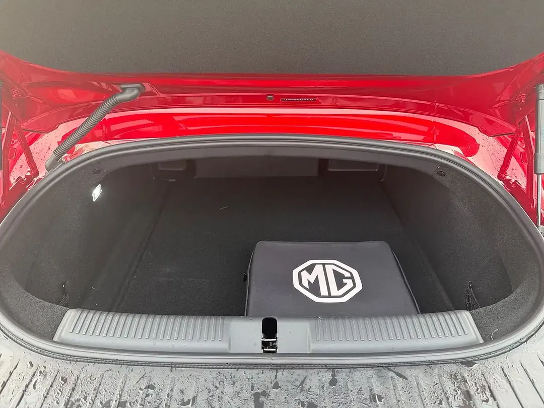 MG Cyberster - Thumbnail 6