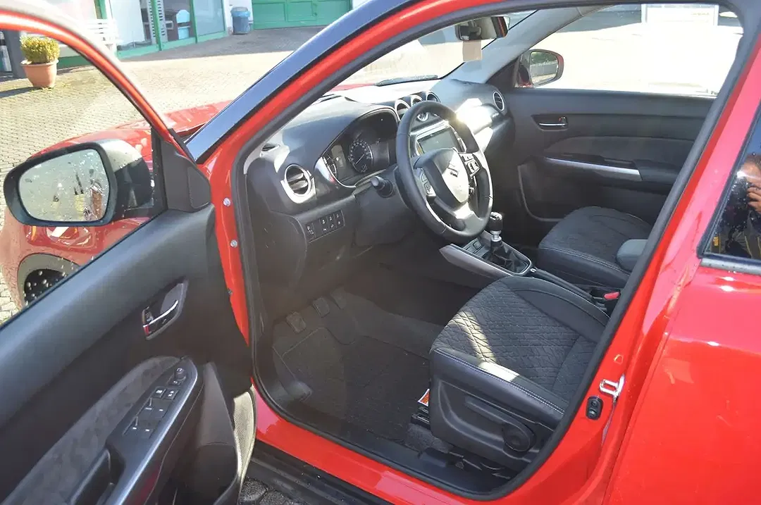 Suzuki Vitara Hybrid 1.4 BOOSTERJET AllGrip Comfort+ - Thumbnail 10