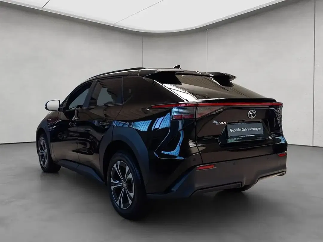 Toyota bZ4X - Thumbnail 3