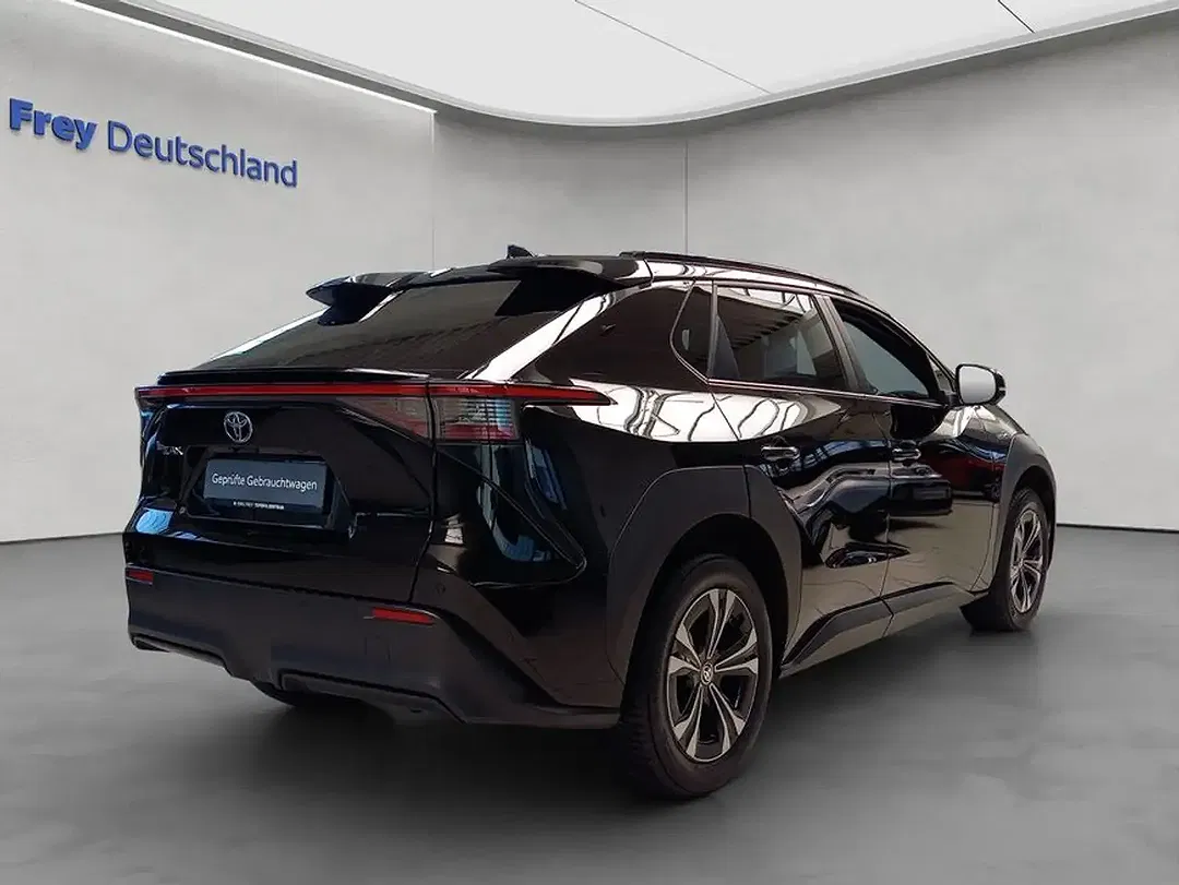 Toyota bZ4X - Thumbnail 6