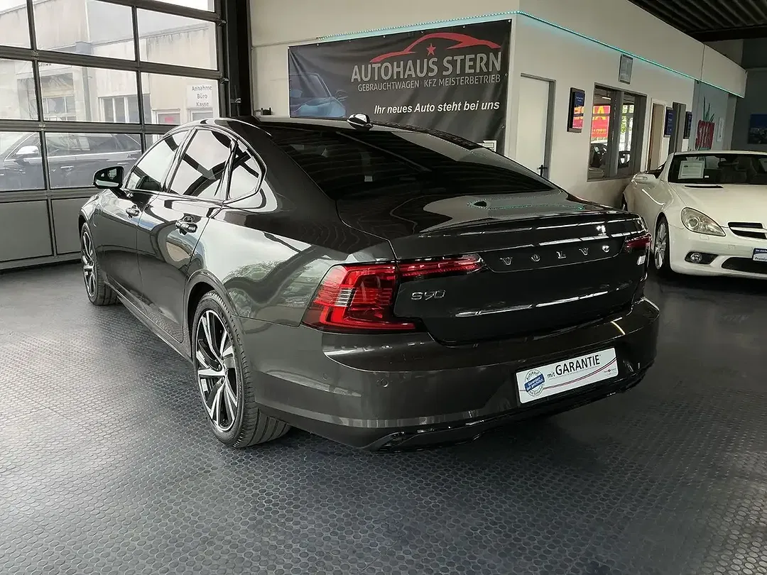 Volvo S90 PHEV Hybrid Recharge Ultimate Dark - Thumbnail 4