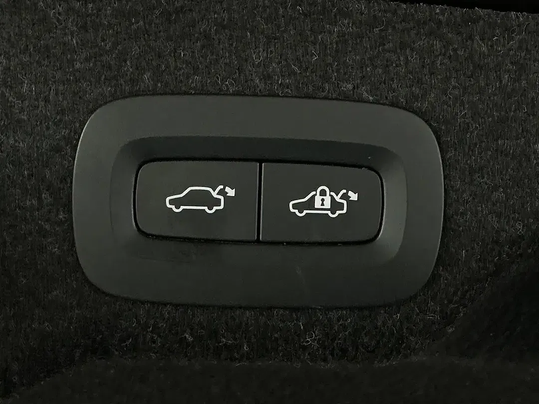 Volvo S90 PHEV Hybrid Recharge Ultimate Dark - Thumbnail 8