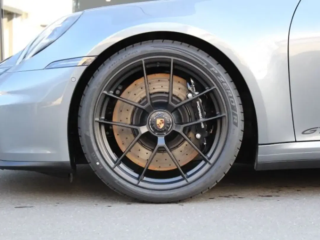 Porsche 992 Carrera 4 GTS Cabriolet - Thumbnail 10