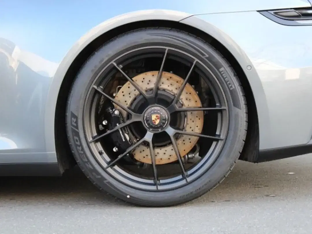 Porsche 992 Carrera 4 GTS Cabriolet - Thumbnail 14
