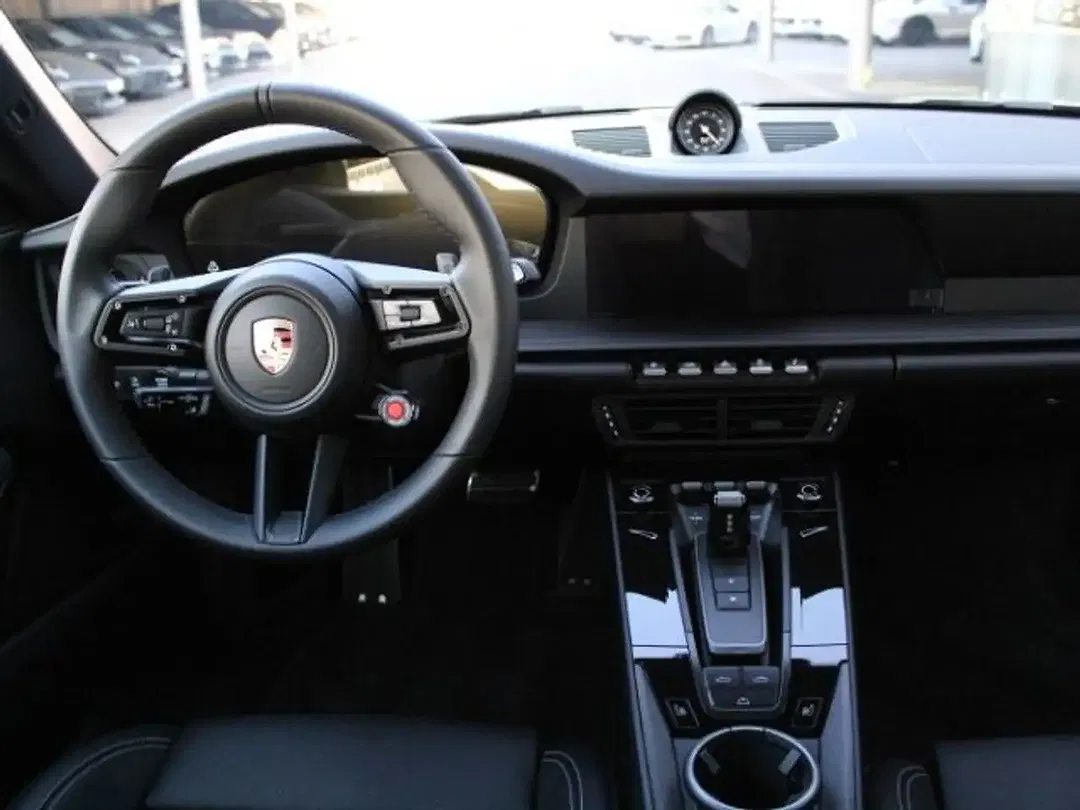 Porsche 992 Carrera 4 GTS Cabriolet - Thumbnail 4