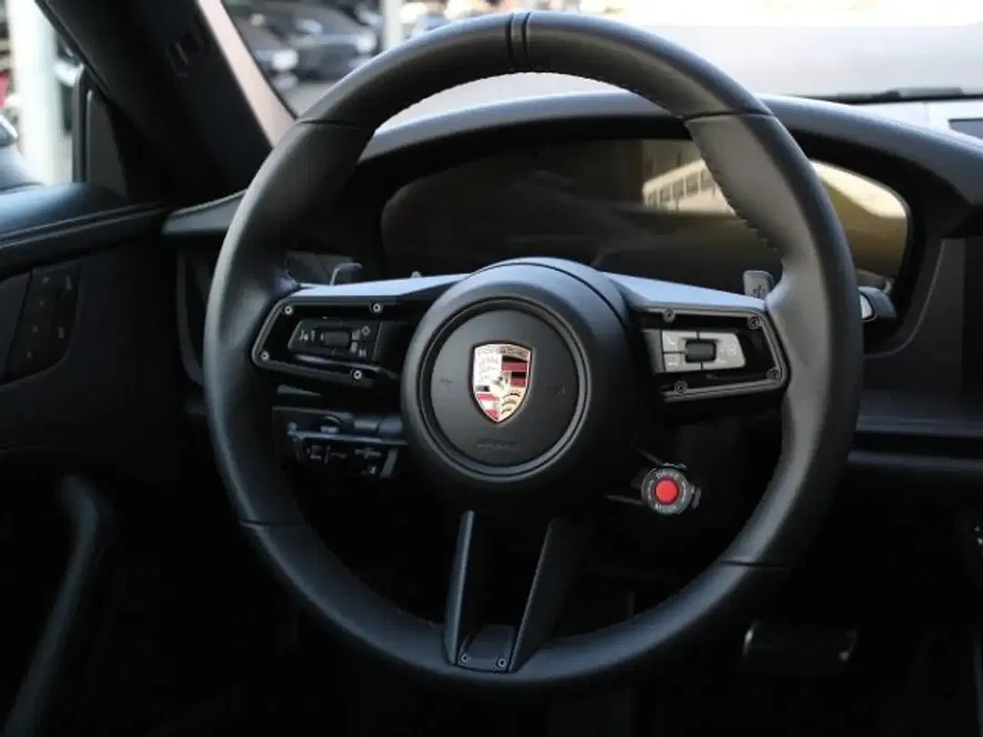 Porsche 992 Carrera 4 GTS Cabriolet - Thumbnail 5
