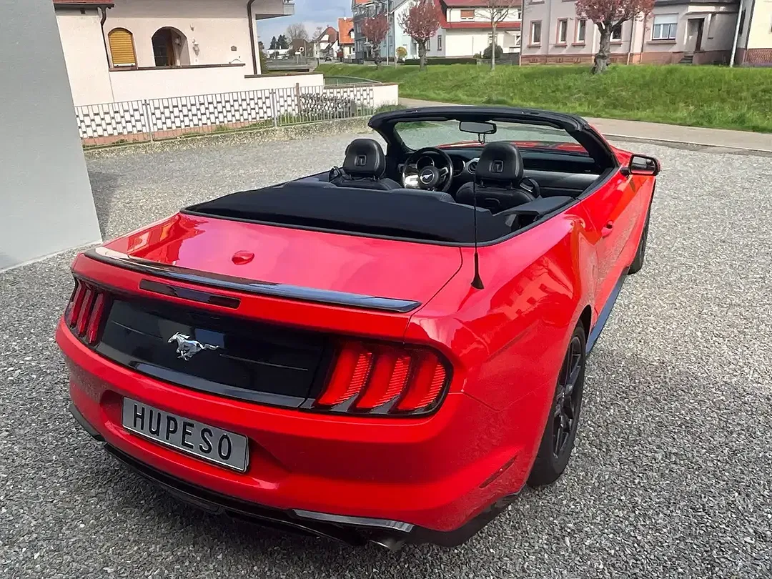 Ford Mustang GT - Thumbnail 12