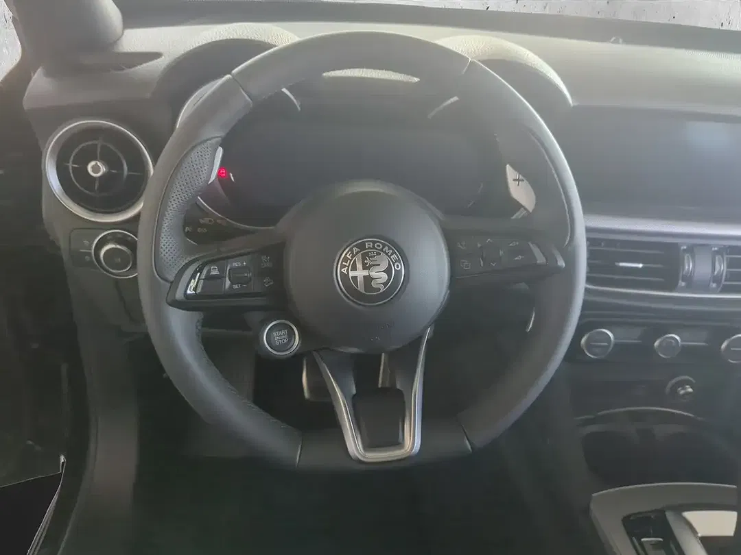 Alfa Romeo Stelvio Q4 Veloce - Thumbnail 9
