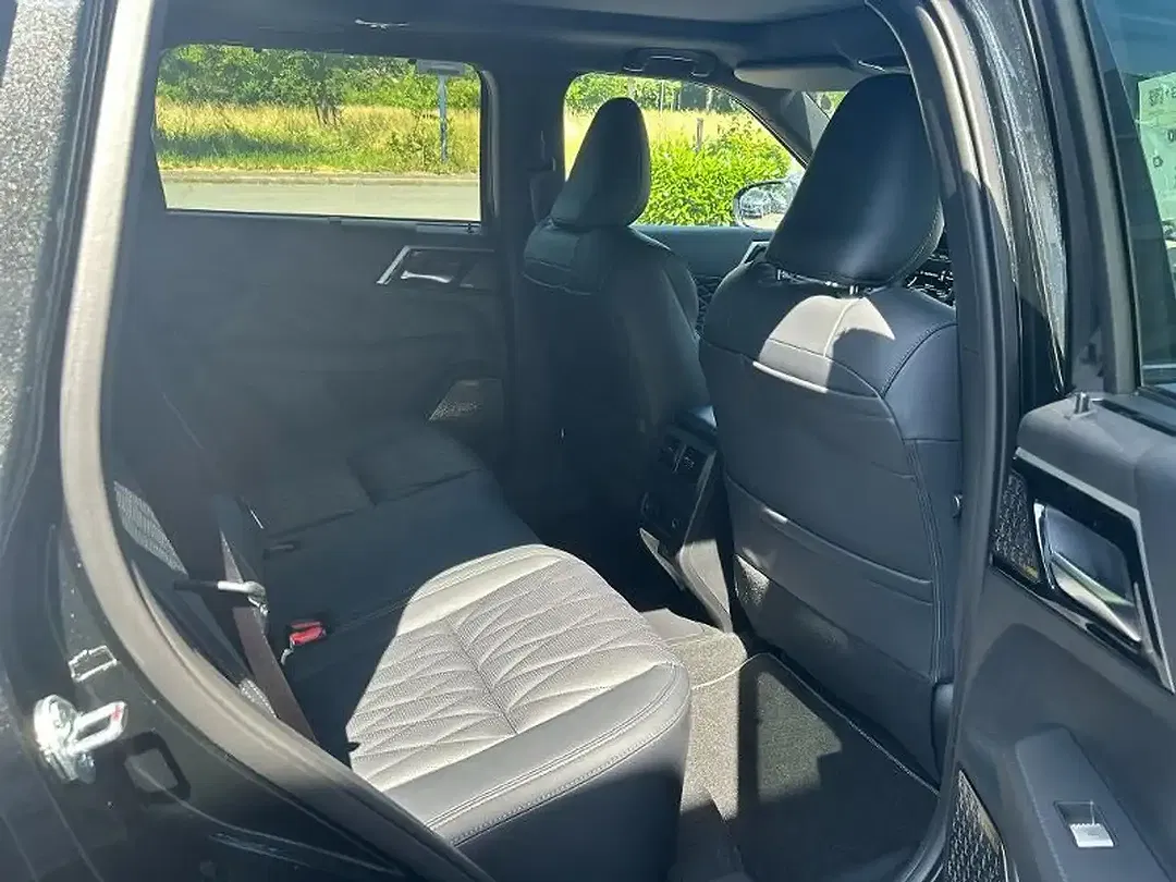 Mitsubishi Outlander 2.4 PHEV - Thumbnail 10