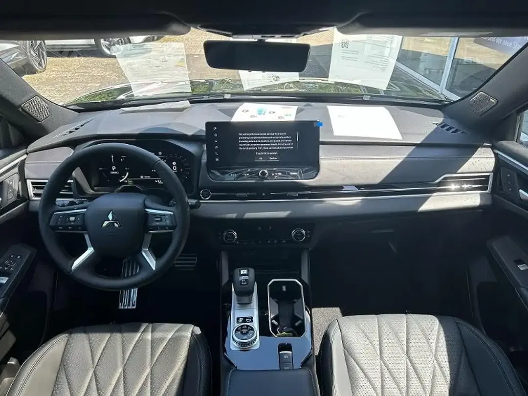Mitsubishi Outlander 2.4 PHEV - Thumbnail 11