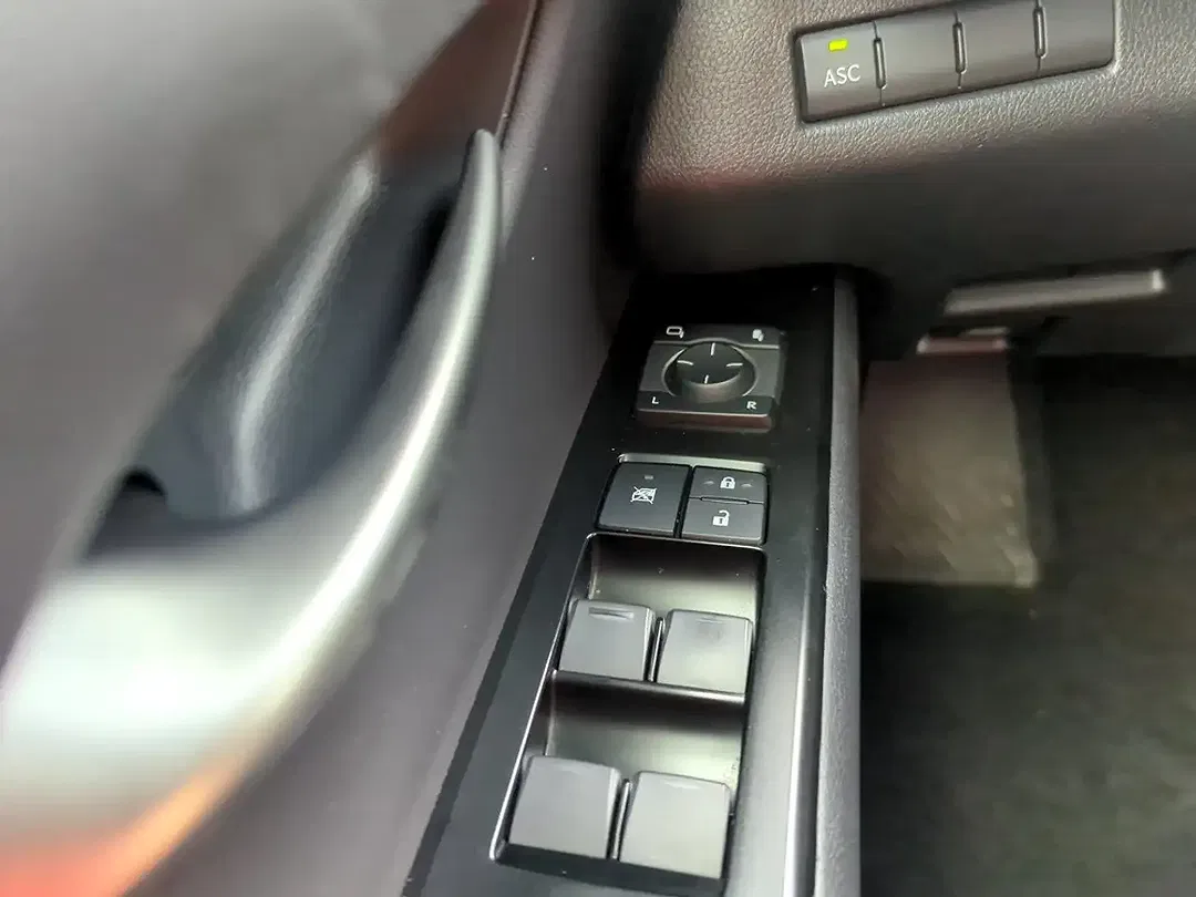 Lexus UX 300e Basis - foto 18