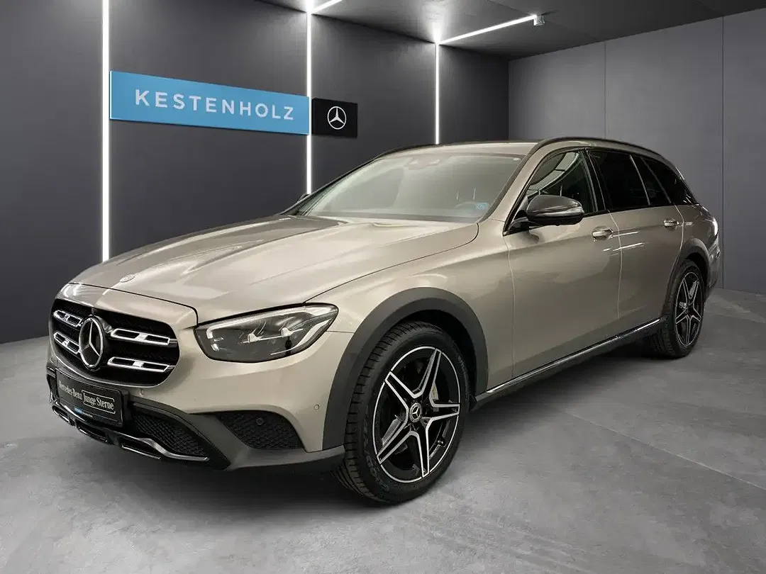 Mercedes-Benz E 400 4MATIC - Thumbnail 2