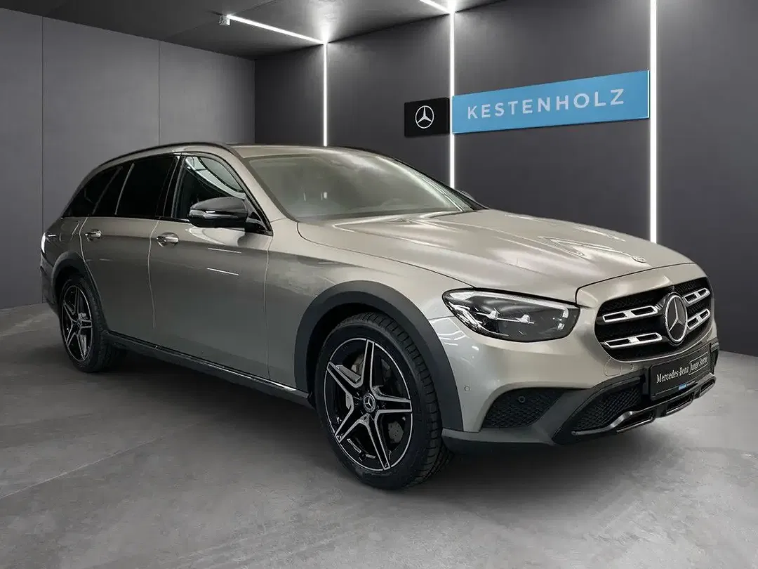 Mercedes-Benz E 400 4MATIC - Thumbnail 3