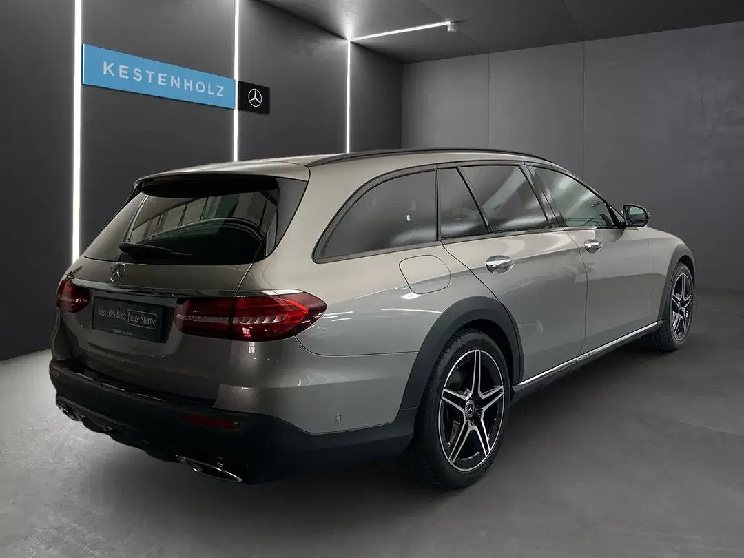 Mercedes-Benz E 400 4MATIC - Thumbnail 4