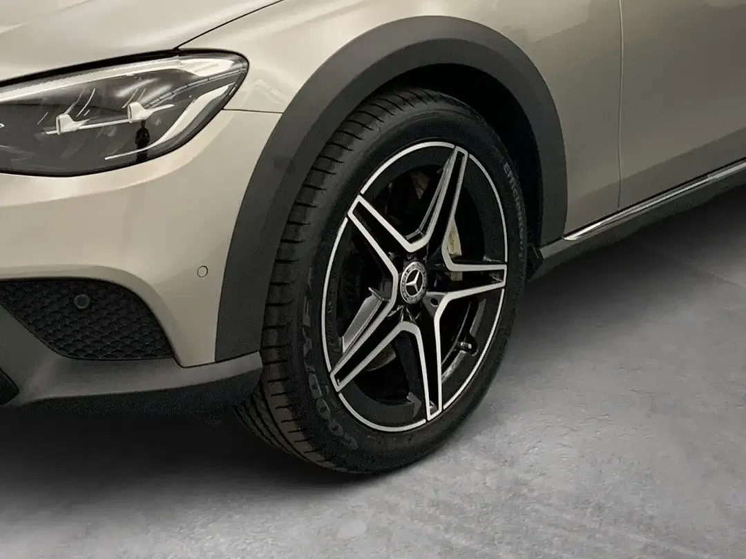 Mercedes-Benz E 400 4MATIC - Thumbnail 7