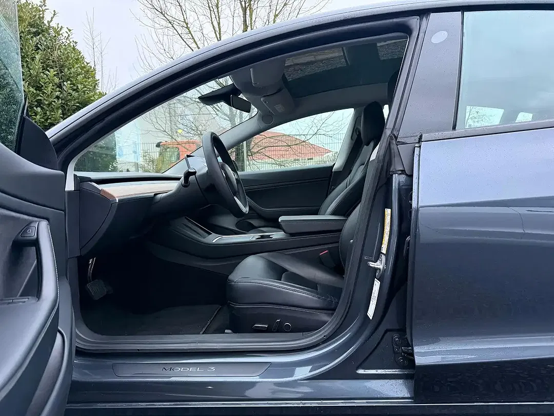 Tesla Model 3 AWD Long Range - Thumbnail 12