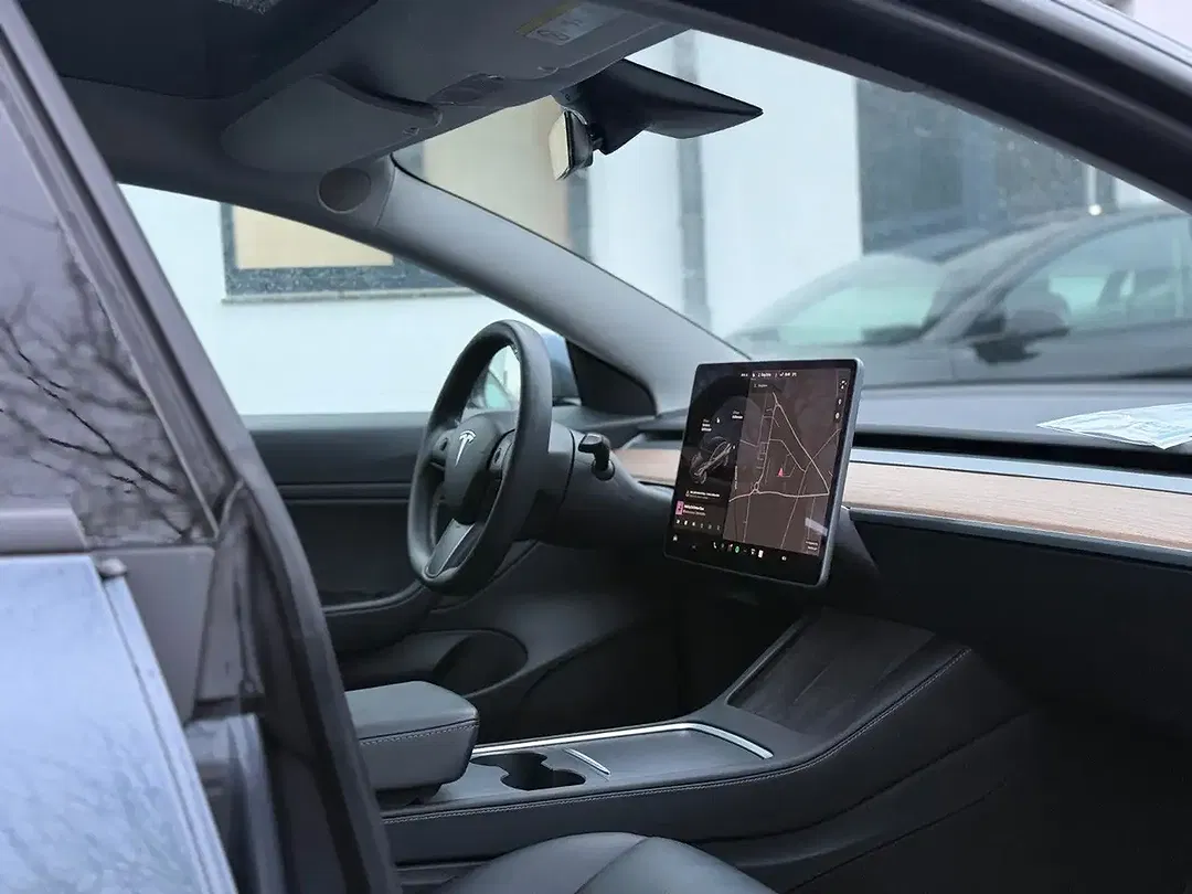 Tesla Model 3 AWD Long Range - Thumbnail 13