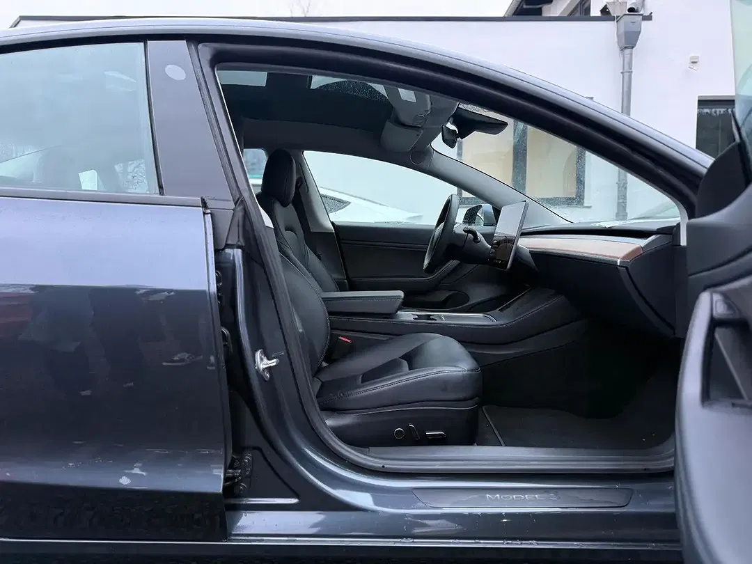 Tesla Model 3 AWD Long Range - Thumbnail 14