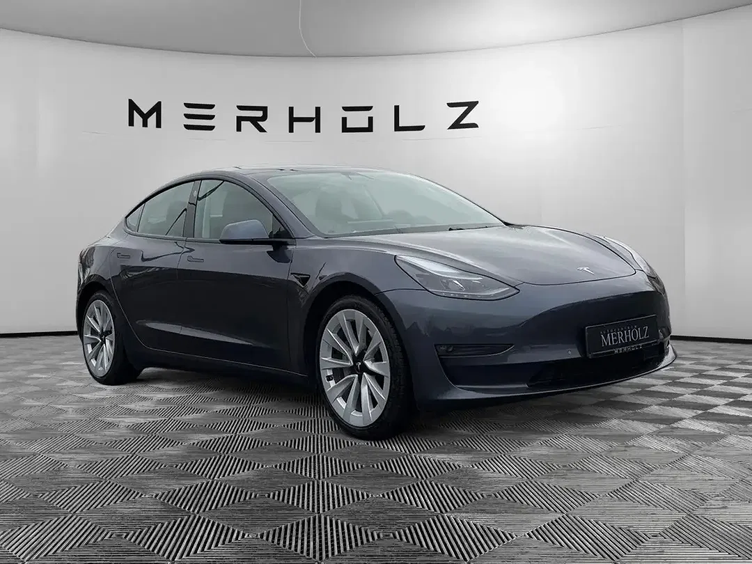 Tesla Model 3 AWD Long Range - Thumbnail 3