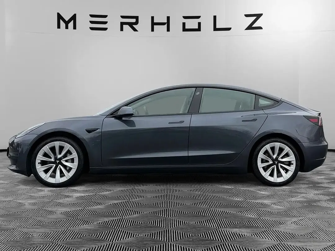 Tesla Model 3 AWD Long Range - Thumbnail 4