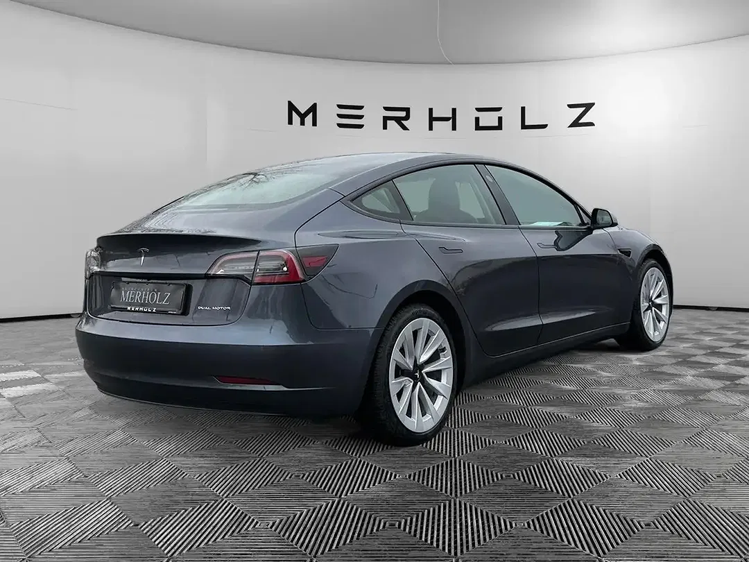 Tesla Model 3 AWD Long Range - Thumbnail 7