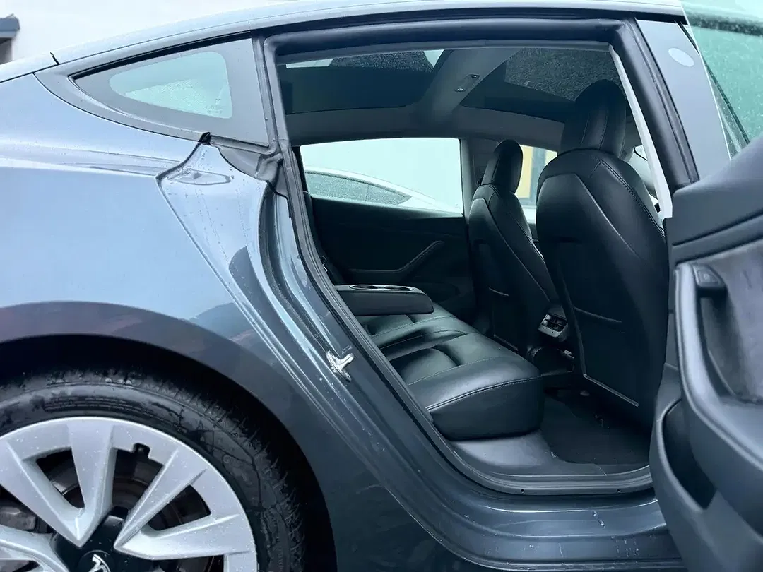 Tesla Model 3 AWD Long Range - Thumbnail 8