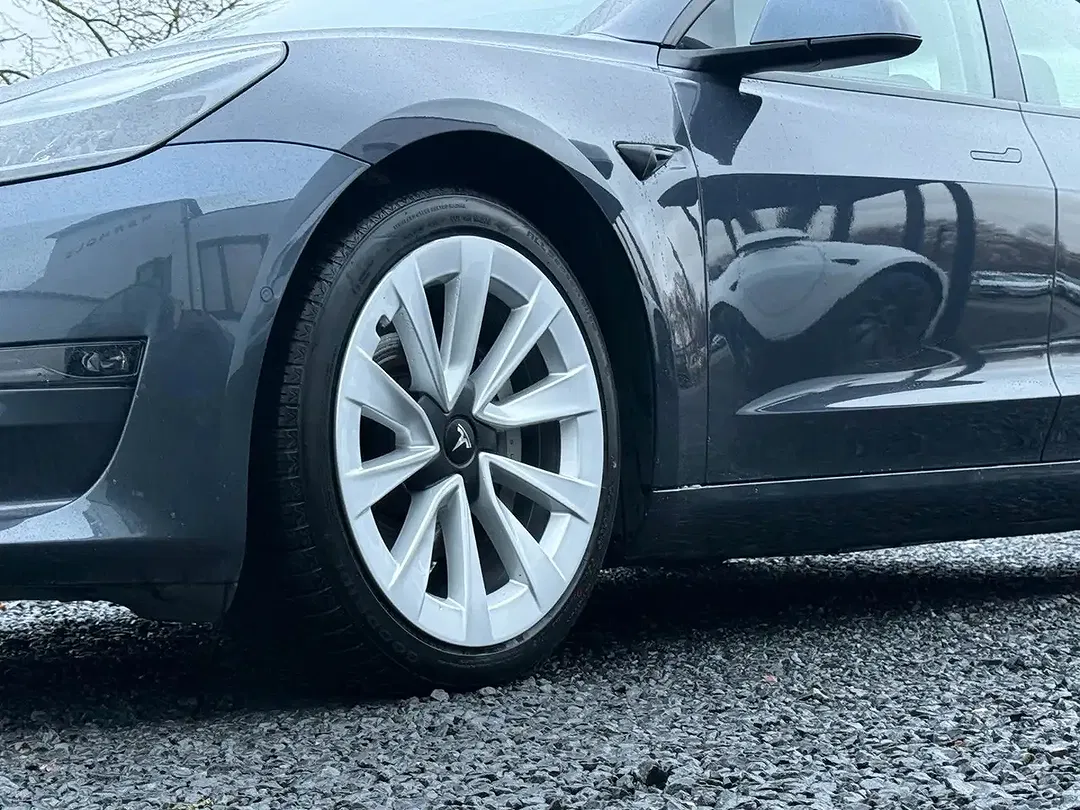 Tesla Model 3 AWD Long Range - Thumbnail 9