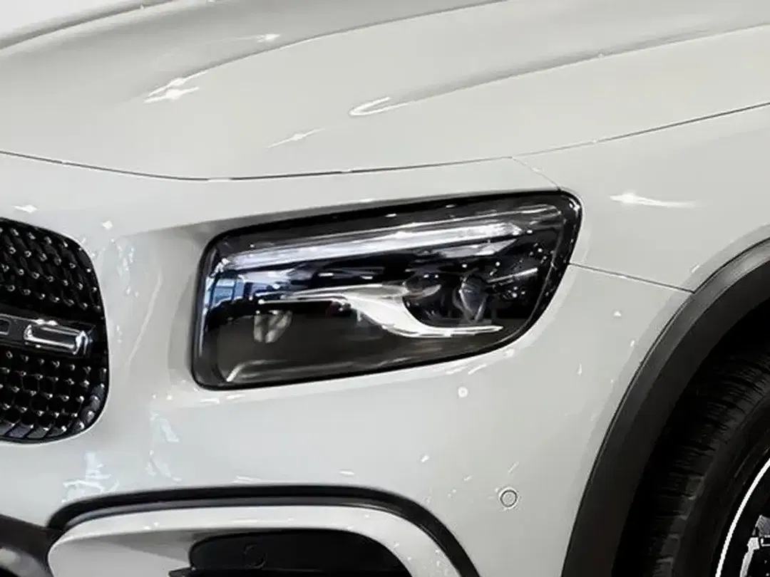 Mercedes-Benz GLB 200 AMG Night - Thumbnail 4