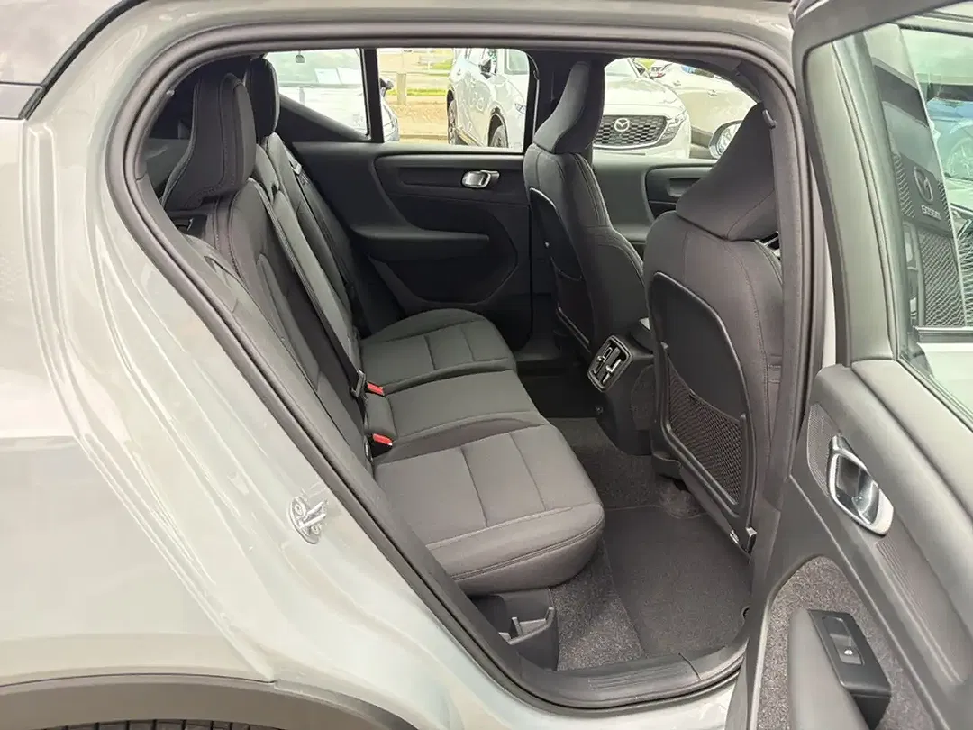 Volvo EX40 Single Motor Extended Range Plus Black Edition - foto 15