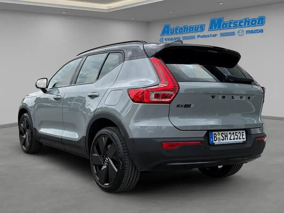 Volvo EX40 Single Motor Extended Range Plus Black Edition - Thumbnail 3