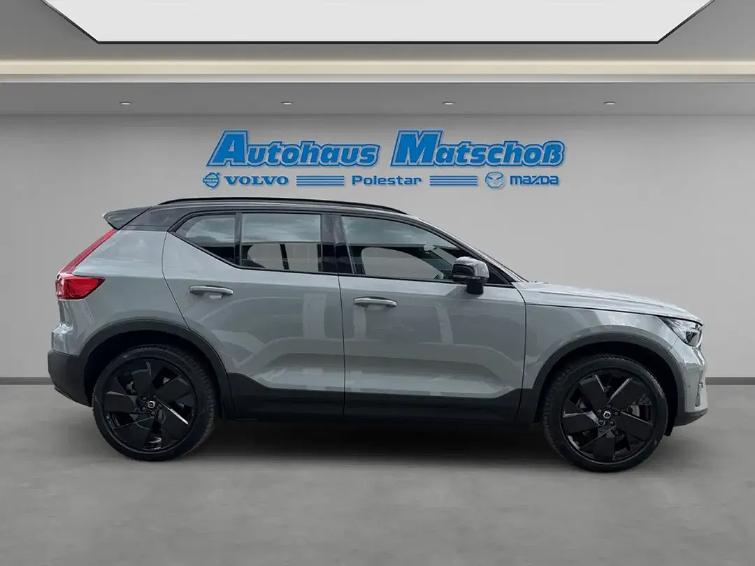 Volvo EX40 Single Motor Extended Range Plus Black Edition - Thumbnail 6