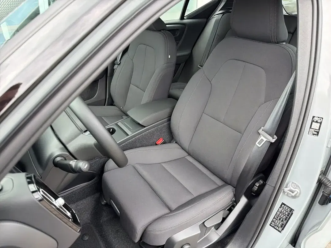 Volvo EX40 Single Motor Extended Range Plus Black Edition - Thumbnail 9