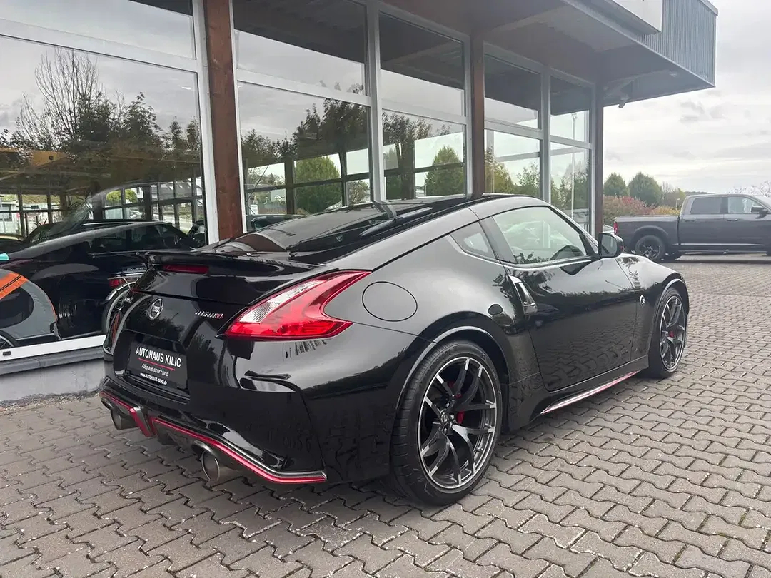 Nissan 370Z NISMO - Thumbnail 4