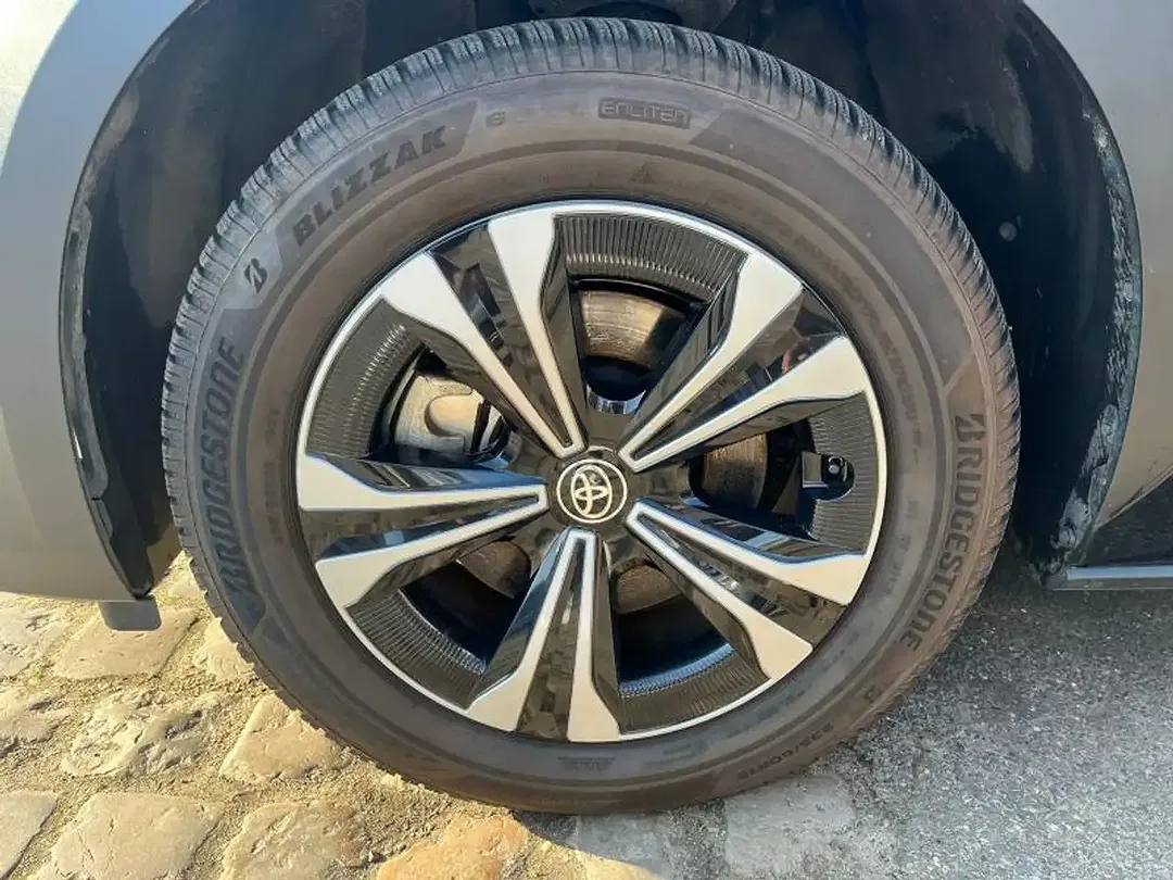 Toyota bZ4X Business Edition - Thumbnail 3