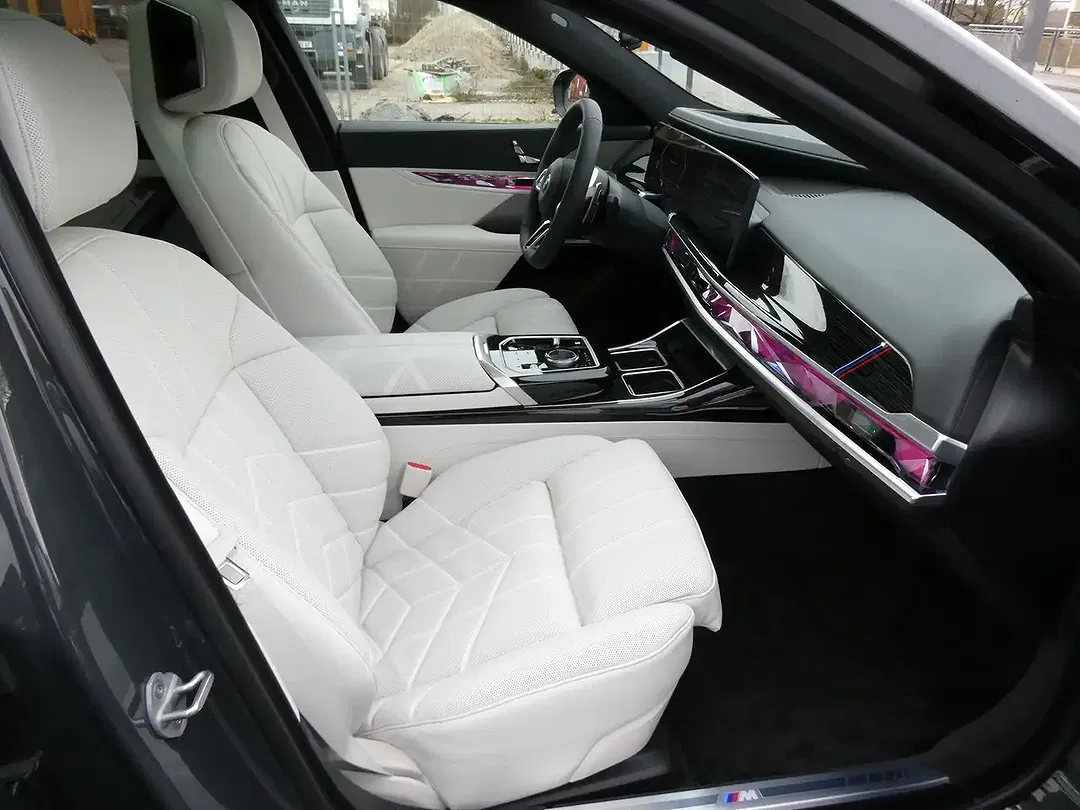 BMW 740 - Thumbnail 10