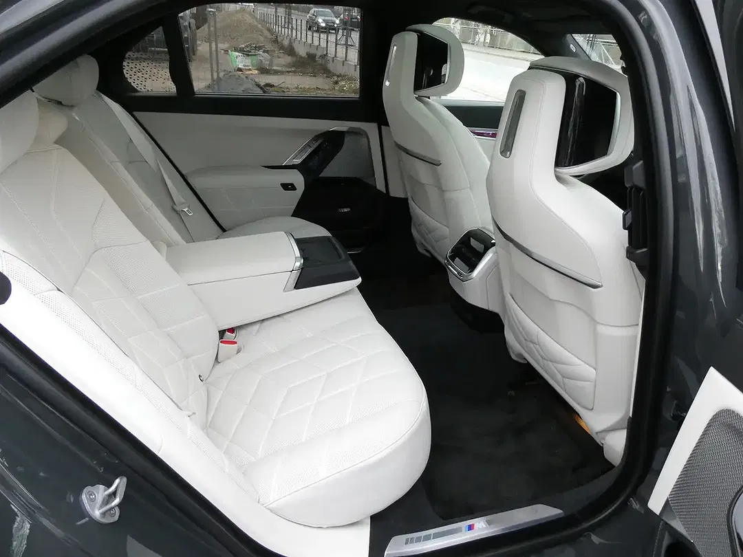 BMW 740 - Thumbnail 11