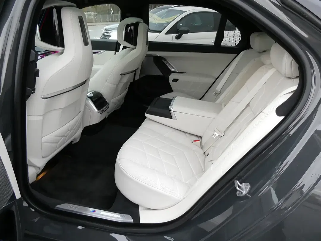BMW 740 - Thumbnail 13