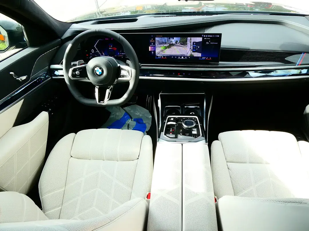 BMW 740 - Thumbnail 9