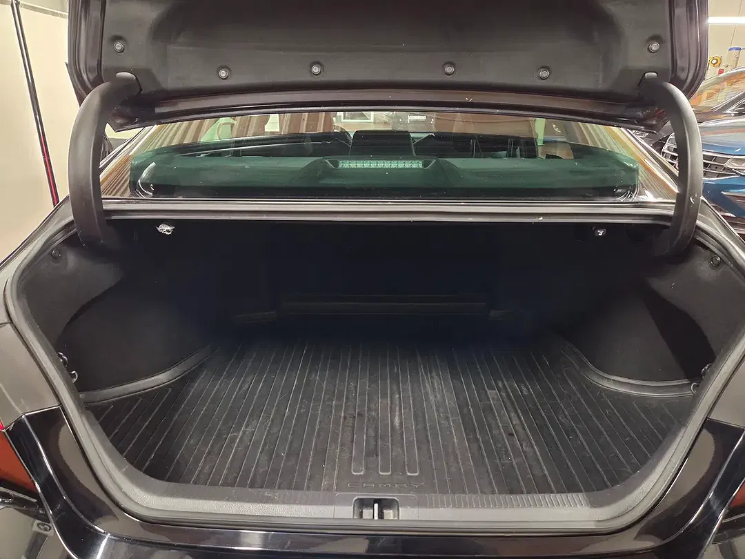 Toyota Camry Hybrid Premium Plus - Thumbnail 12