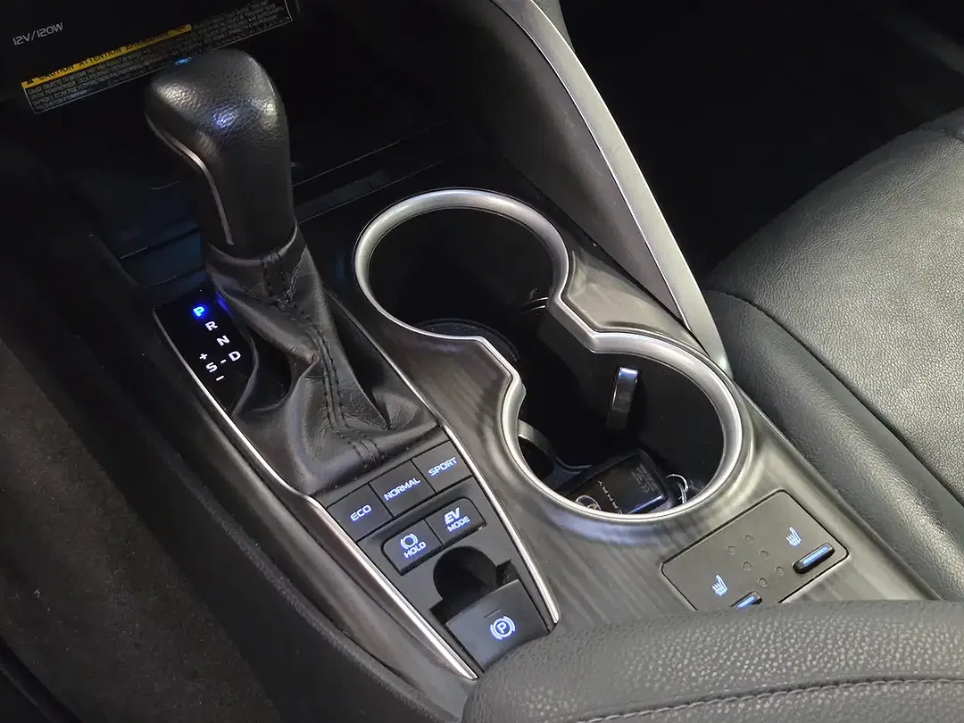 Toyota Camry Hybrid Premium Plus - Thumbnail 16