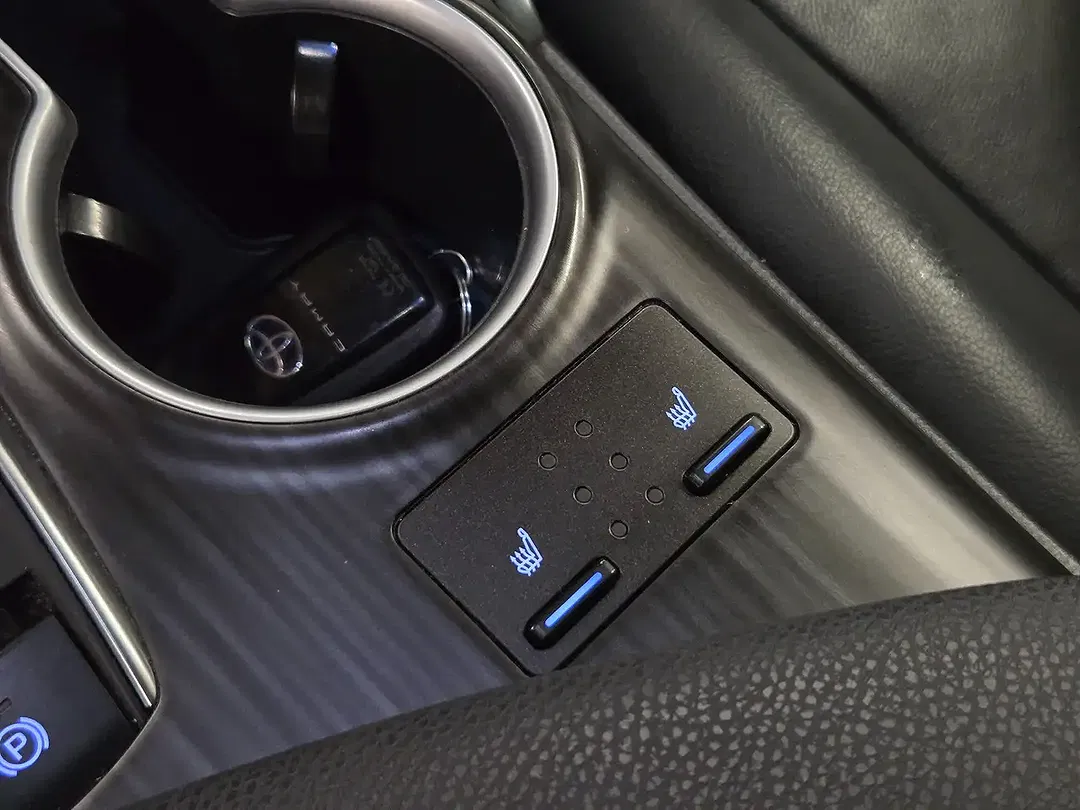 Toyota Camry Hybrid Premium Plus - Thumbnail 17