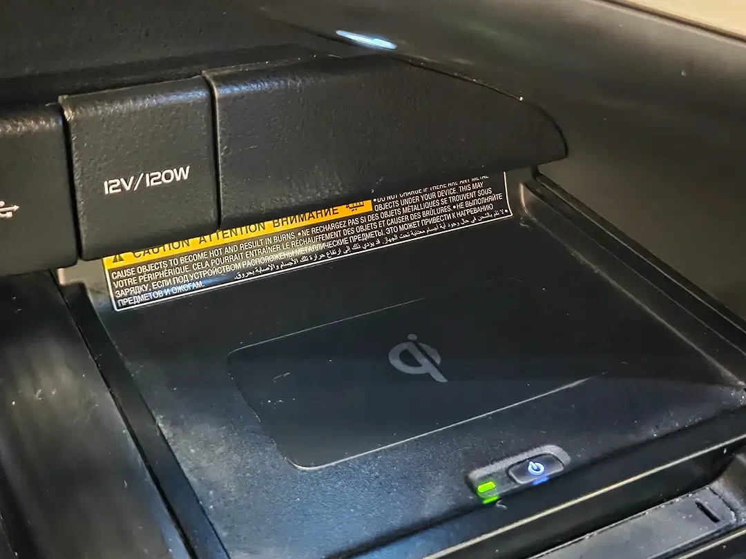 Toyota Camry Hybrid Premium Plus - Thumbnail 18