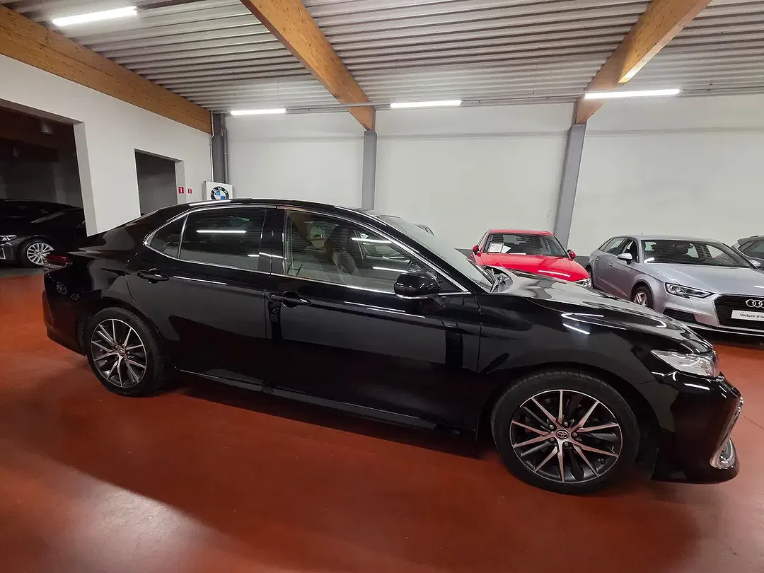 Toyota Camry Hybrid Premium Plus - foto 2