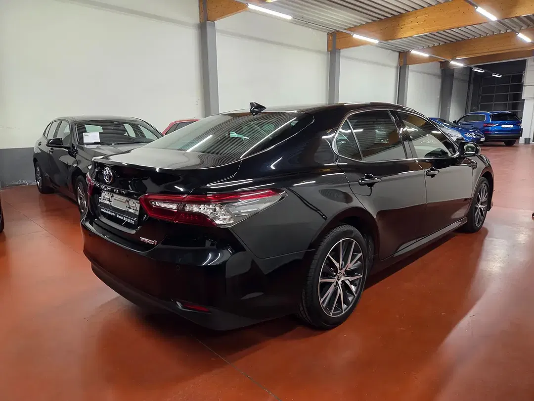 Toyota Camry Hybrid Premium Plus - Thumbnail 3