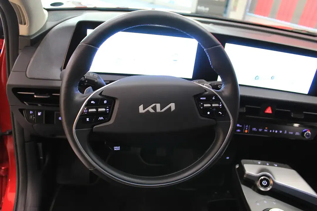 Kia EV6 - Thumbnail 13