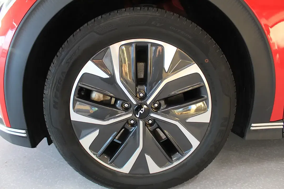 Kia EV6 - Thumbnail 6